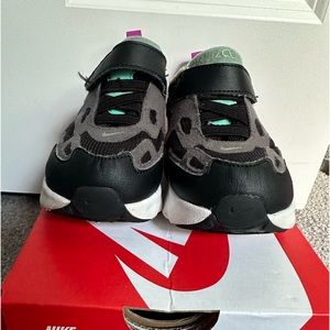 Like new toddler girls, Nike air max 200 (td) size 7